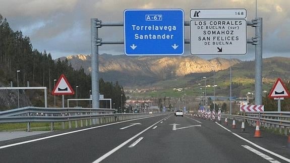 Carril cortado en el acceso a Somahoz