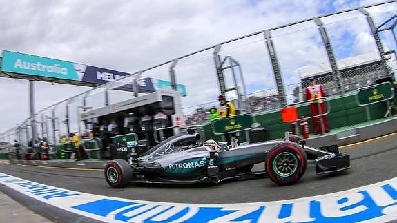 Hamilton se lleva la 'pole' con Sainz 7º y Alonso 12º