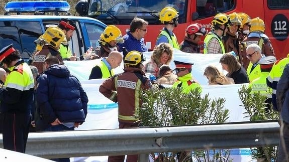 Un equipo de 17 forenses trabaja para identificar los fallecidos en accidente