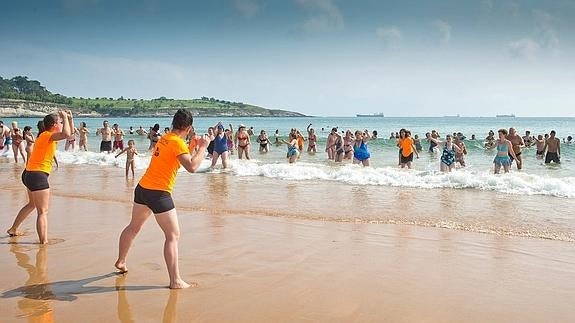 Una de las actividades de 'Mójate por la esclerosis múltiple'.