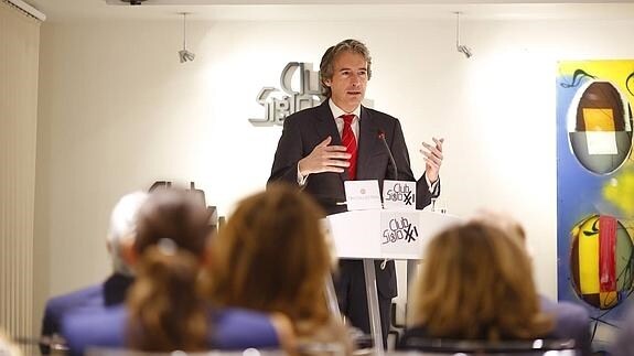 El alcalde tuvo una intensa agenda en Madrid. Cerró la jornada con una conferencia en el Club Siglo XXI.