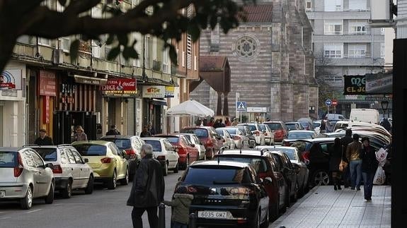 Vista de la calle Ceferino Calderón, en Torrelavega.