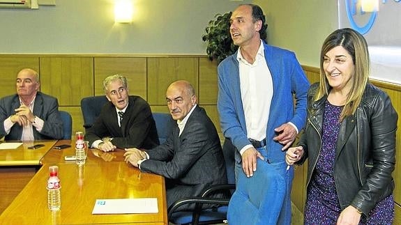 Diego y Sáenz de Buruaga, con Recio, Igual y Albalá, en el comité ejecutivo de ayer.