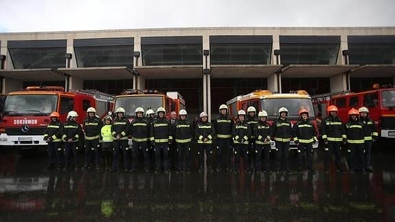 Los bomberos de Cantabria recuerdan al compañero fallecido en Oviedo