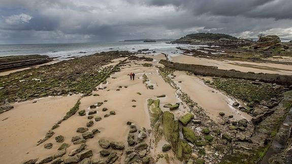 "Puedes ir andando de Pedreña a El Puntal y sólo te cubre el agua por las rodillas"
