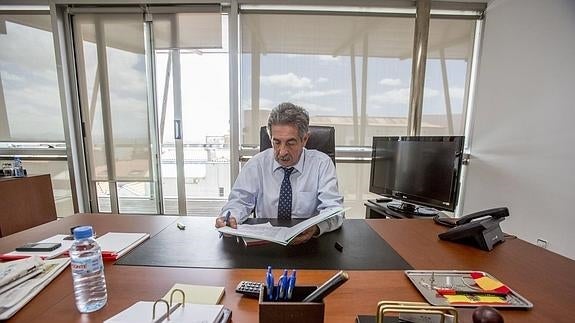 Las cenas de trabajo hasta la madrugada, en el punto de mira de Revilla que pide racionalizar los horarios