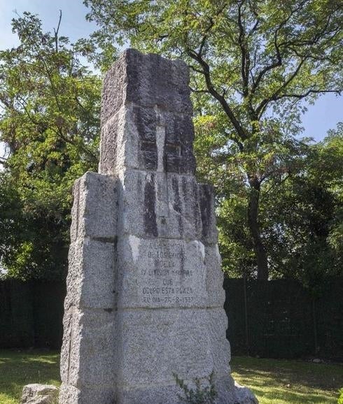 Monumento a la División Navarra en el Paseo de Reina Victoria de Santander.