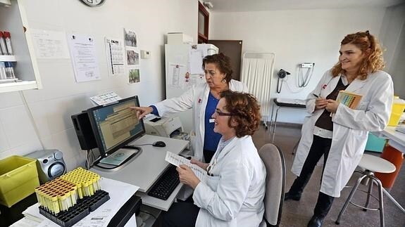 Cantabria recurre ante el Supremo la norma que prohibe a las enfermeras recetar medicamentos