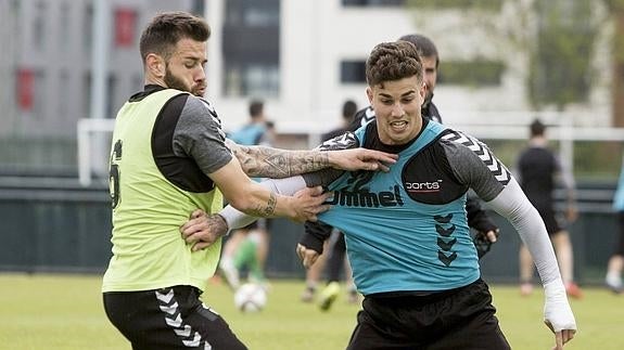 El Racing prepara el partido contra el Compostela.