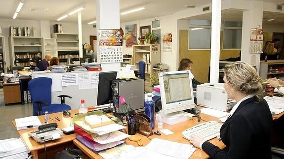 La implantación de la administración electrónica permite al Ayuntamiento incorporarse a las nuevas tecnologías.