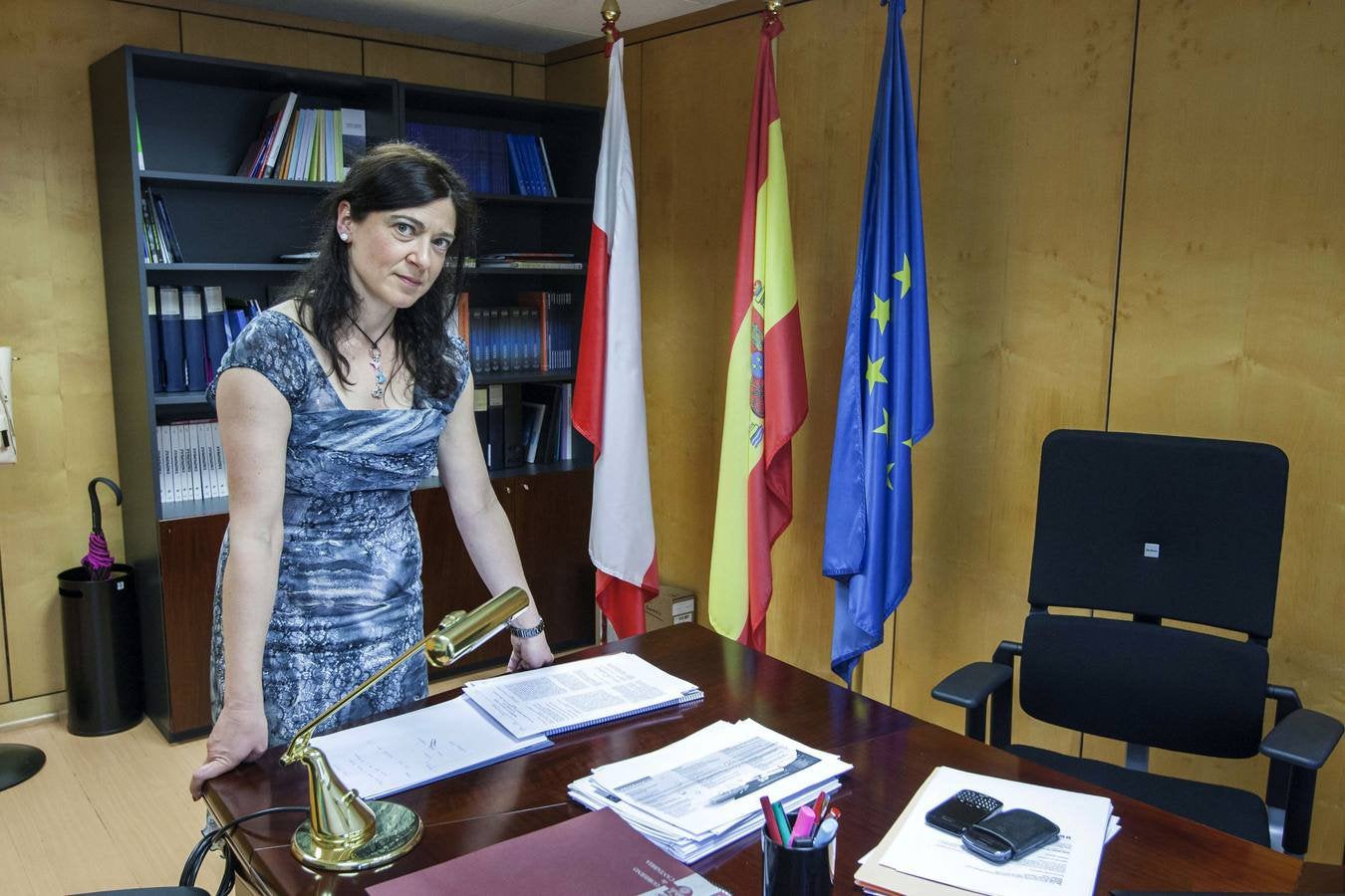 La exdirectora general de Economía y Asuntos Europeos, Inmaculada Valencia, en su despacho.