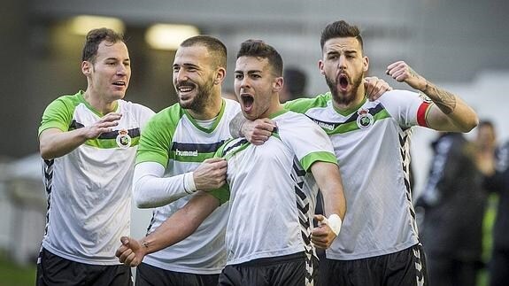 Migue García, Dioni, Dani Rodríguez y Borja Granero celebran un gol marcado por el Racing esta temporada.