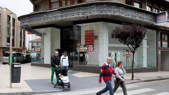 El local comercial, ubicado en la calle Julián Ceballos, será ocupado por una clínica dental.