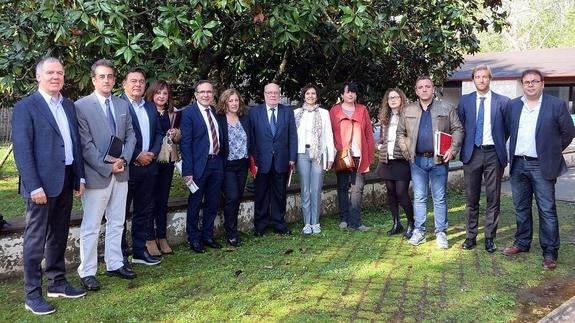 Miembros de la Mesa participantes en la reunión