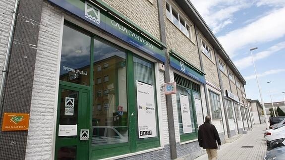 Liberbank cerrará 56 oficinas en Cantabria, aunque dejará 17 de ellas como autoservicio