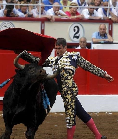 José María Manzanares, durante la lidia en la Feria de Santiago de 2015.