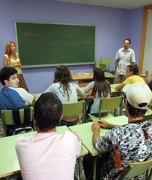 Los profesores de Secundaria impartirán menos horas de clase. :: 