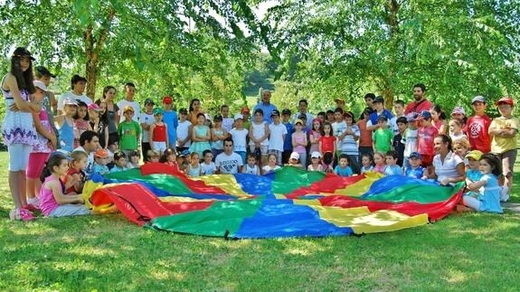 San Felices y Bárcena activan su verano infantil y juvenil