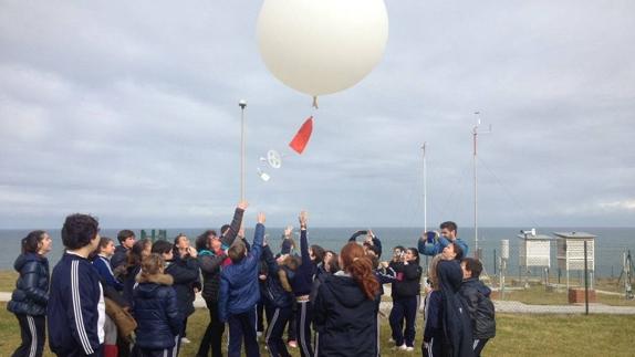 Una de las visitas de alumnos al Centro Meteorológico de Santander