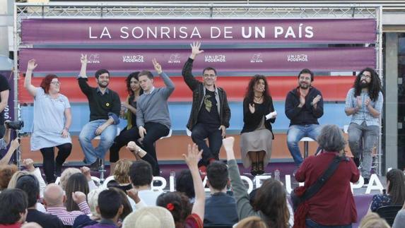 Unas dos mil personas han asistido al mitin ofrecido por Monedero en Torrelavega.