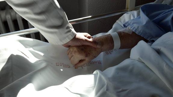 "Hoy en día no se entiende la muerte "como algo natural" dice Gómez Cañedo