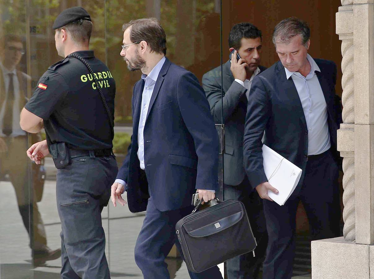 La Guardia Civil requiere información a los funcionarios del Ayuntamiento de Torrejón de Ardoz, en Madrid. 