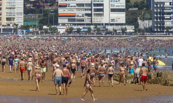 Imagen de la segunda playa de El Sardinero.