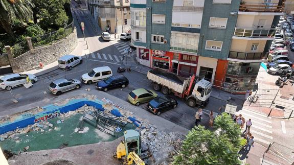 Una retroexcavadora trabaja ya en Guevara.