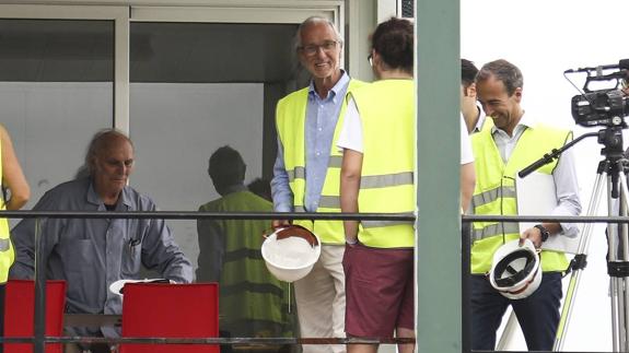 Renzo Piano, en el centro, junto a Carlos Saura (a la izquierda), en su visita al centro Botín.