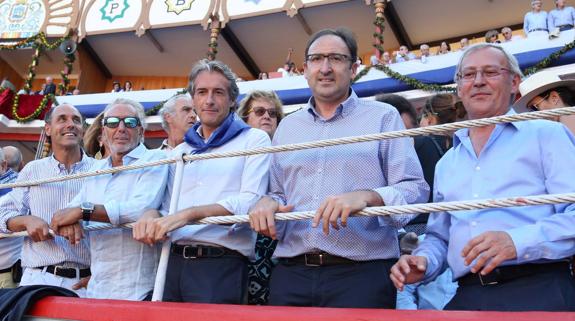 Ignacio Diego, José Luis Gómez Alciturri, Íñigo de la Serna, Alfonso Polanco y Juan Antonio Marcos, en la clrrida del pasado jueves.