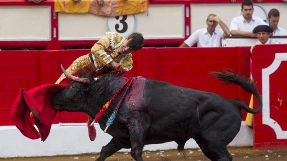 Bautista a hombros, Caballero herido