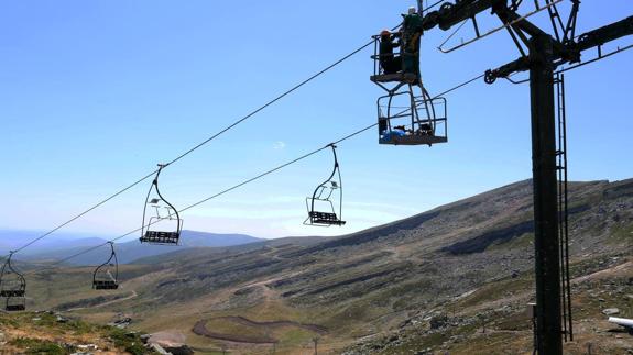 La cimentación de la balsa que suministrará agua a los cañones de nieve empezará la semana que viene.