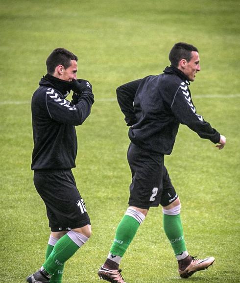 Fede y Borja, en un entrenamiento con el Racing en La Albericia.