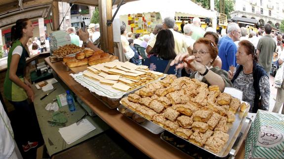 Una de las casetas, durante la feria del pasado año en la Plaza Mayor.