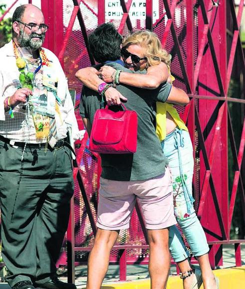 Mayte Zaldívar, de presa a canguro