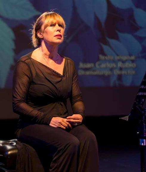 La actriz Miriam Díaz-Aroca dirige y protagoniza esta obra. 