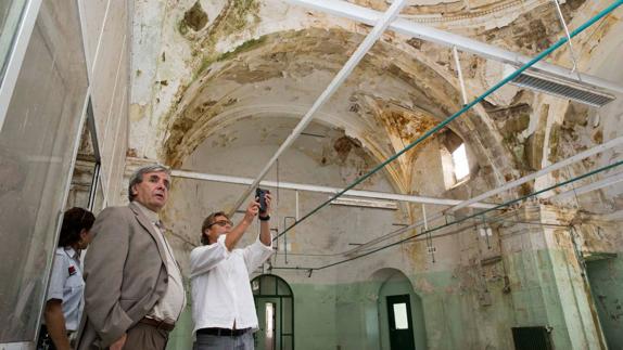 El Gobierno inicia los estudios para  rehabilitar el convento de la Santa Cruz