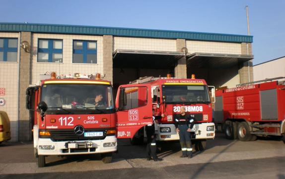 Bomberos del parque de emergencias de Reinosa, situado en el Polígono Industrial de La Vega.