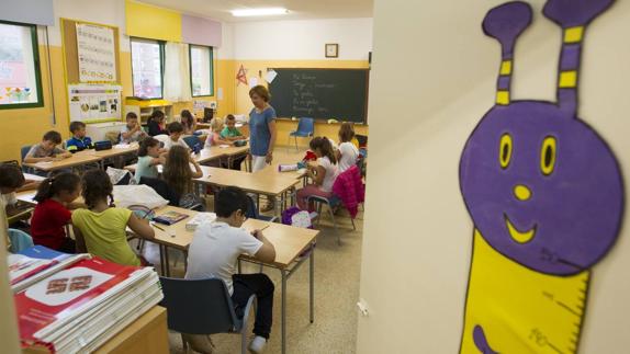 Vuelta al cole, esta mañana, en el colegio público María Sanz de Sautuola, en Santander