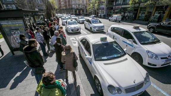 La última protesta de los taxistas santanderinos fue en abril de este año.