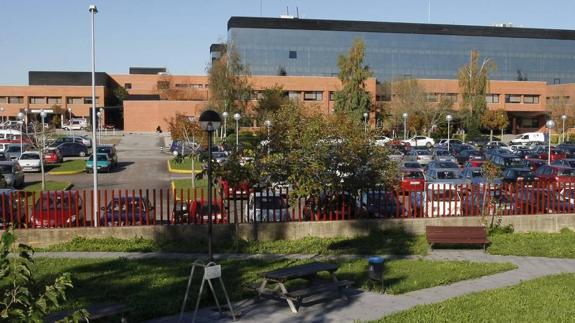 El Gobierno autoriza ampliar el aparcamiento del hospital Sierrallana
