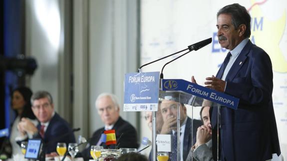  Revilla, durante la conferencia que ha ofrecido hoy en el marco de los desayunos informativos que organiza Fórum Europa, en Madrid