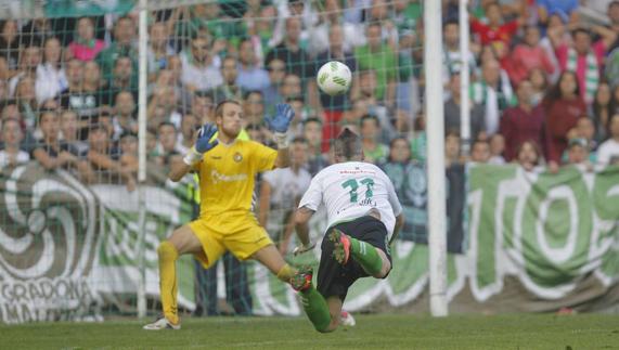 Gol de Dani Aquino en el partido frente al Valladolid B.
