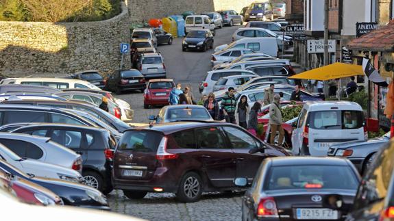 Aparcamiento de la Plaza del Rey, en Santillana.