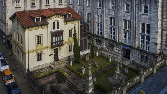 La Casa Museo Menéndez Pelayo tras la biblioteca del erudito