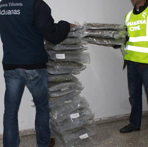 imagen de las bolsas de marihuana incautada.