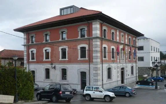 Vista del Ayuntamiento de Medio Cudeyo.