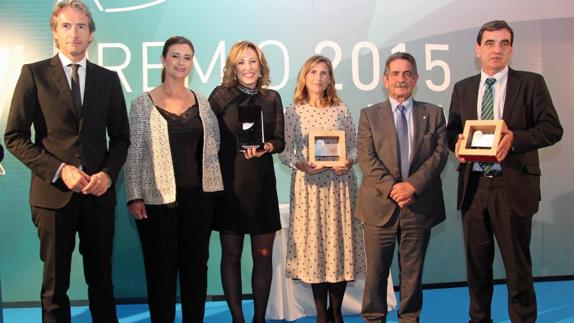 Imagen de la entrega del premio Empresaria del Año 2015, que recayó en Teresa Monteoliva, propietaria del Grupo Cañadío.