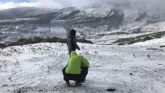 La cota de nieve se sitúa este domingo en los 800 metros.