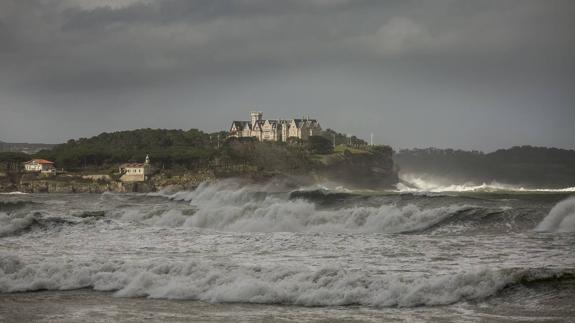 Olas de más de seis metros y rachas de viento de 103 kilómetros por hora